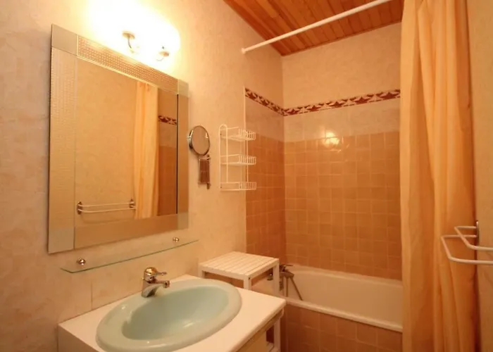 Beau Duplex 3 Pieces Avec Balcon, Parking Et Wifi Au Dore - Fr-1-608-187 *